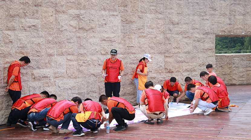 生日快乐,走一个!金年会机械给员工寿星来一场惊喜生日派对 生日快乐,走一个!金年会机械给员工寿星来一场惊喜生日派对