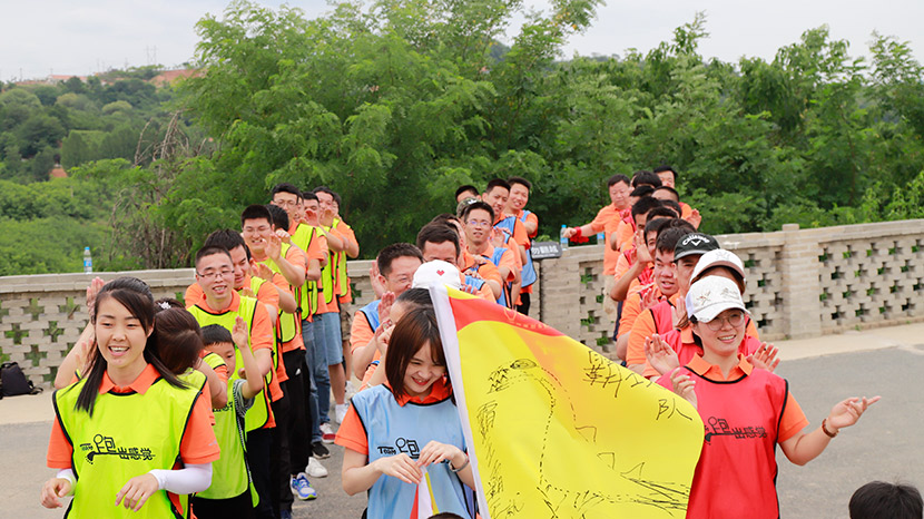生日快乐,走一个!金年会机械给员工寿星来一场惊喜生日派对 生日快乐,走一个!金年会机械给员工寿星来一场惊喜生日派对
